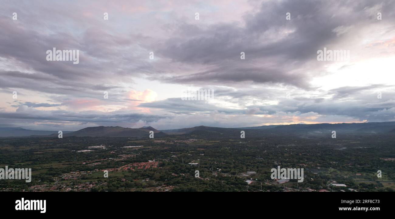 Paysage volcanique au Nicaragua vue aérienne du drone à Masaya Banque D'Images