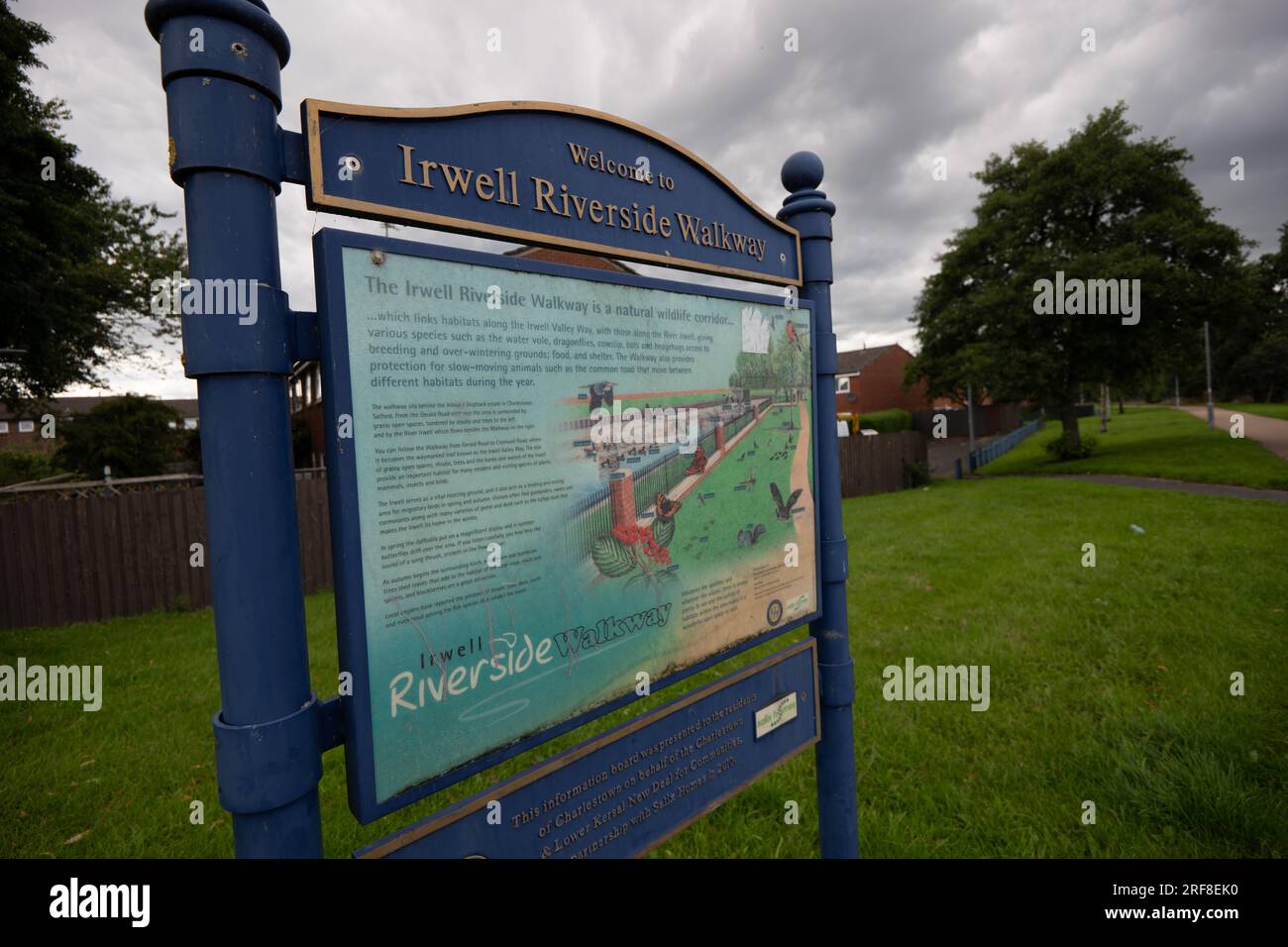 Panneau de passage de la rivière Irwell. Salford Borough of Greater Manchester. La rivière divise Salford et Manchester. Banque D'Images