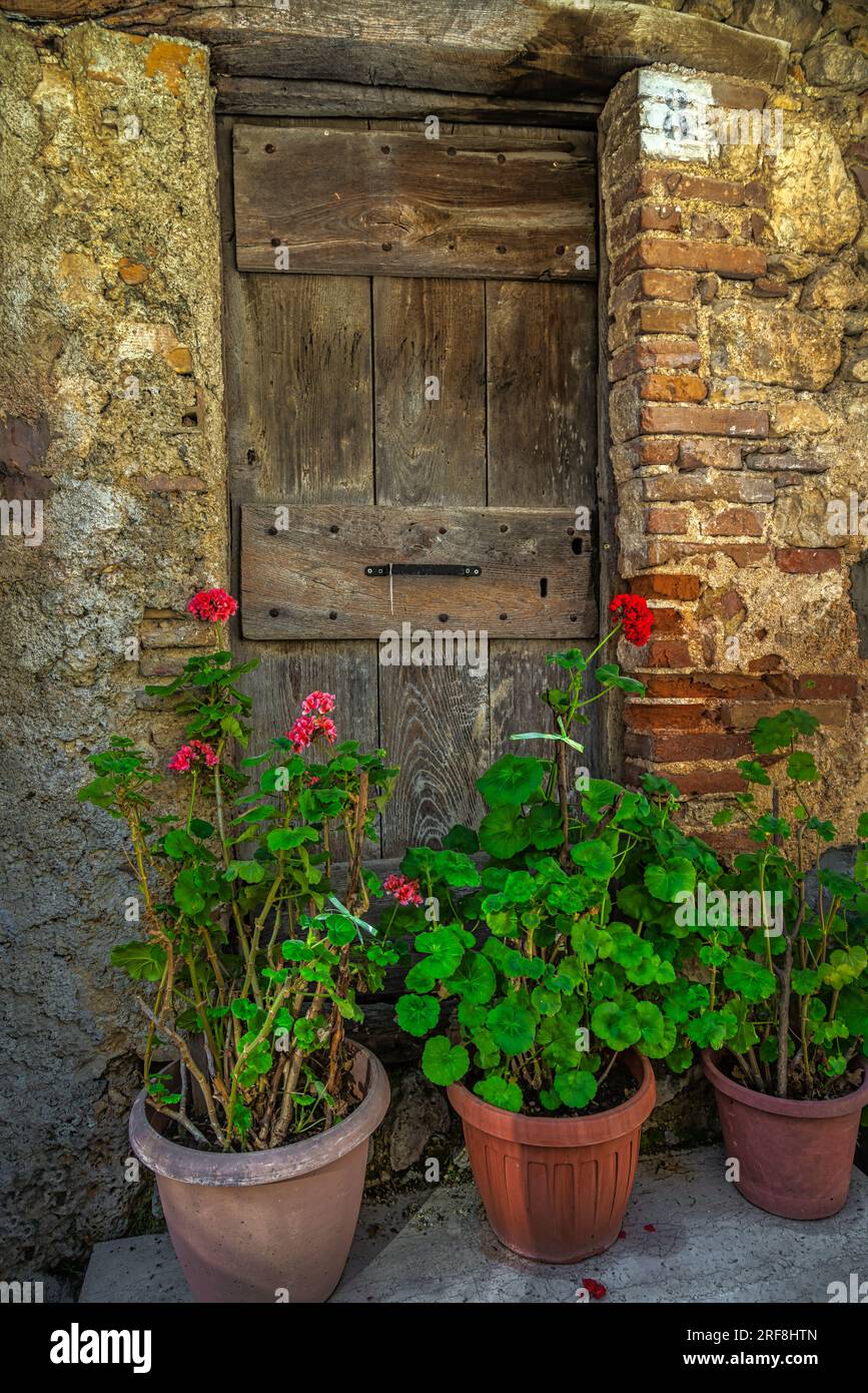 Maison paysanne en pierre, architecture rustique spontanée à Preturo. Province de l'Aquila, Abruzzes Banque D'Images