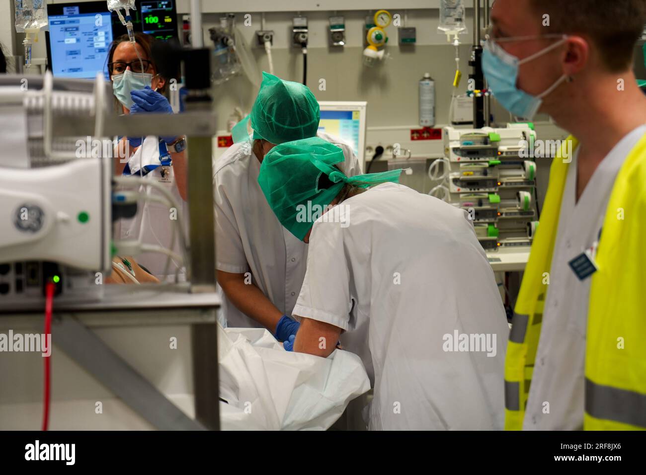 Le service d’urgence SMUR intervient dans toute la région 24 heures sur 24, 7 jours sur 7. Banque D'Images