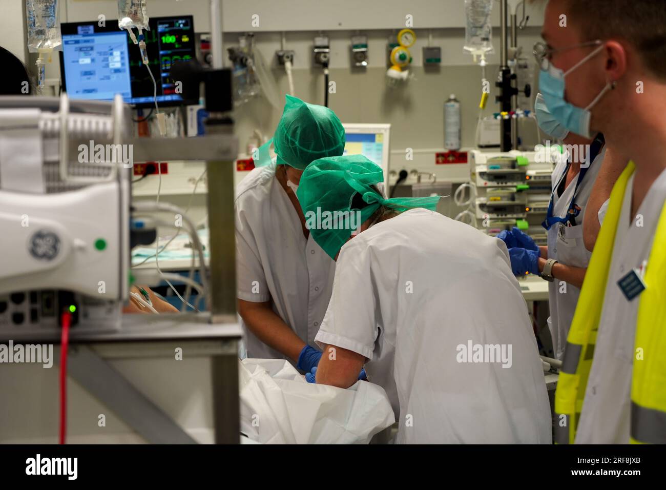 Le service d’urgence SMUR intervient dans toute la région 24 heures sur 24, 7 jours sur 7. Banque D'Images