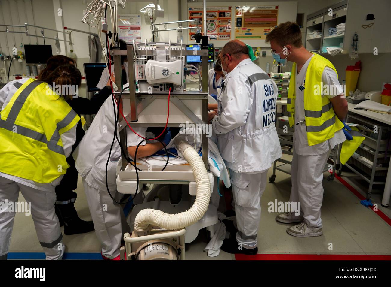 Le service d’urgence SMUR intervient dans toute la région 24 heures sur 24, 7 jours sur 7. Banque D'Images