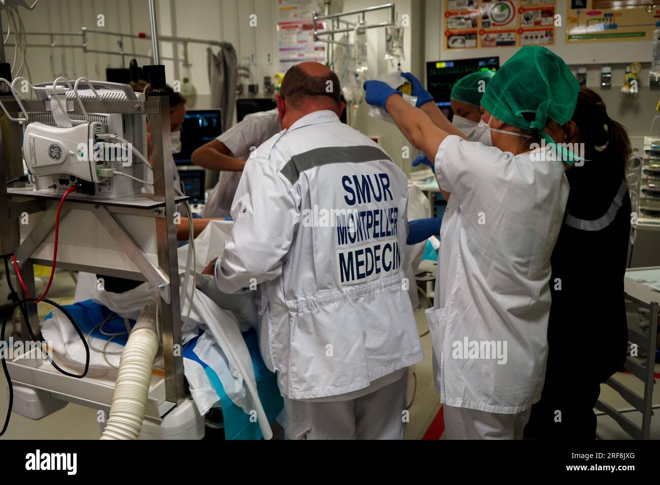 Le service d’urgence SMUR intervient dans toute la région 24 heures sur 24, 7 jours sur 7. Banque D'Images