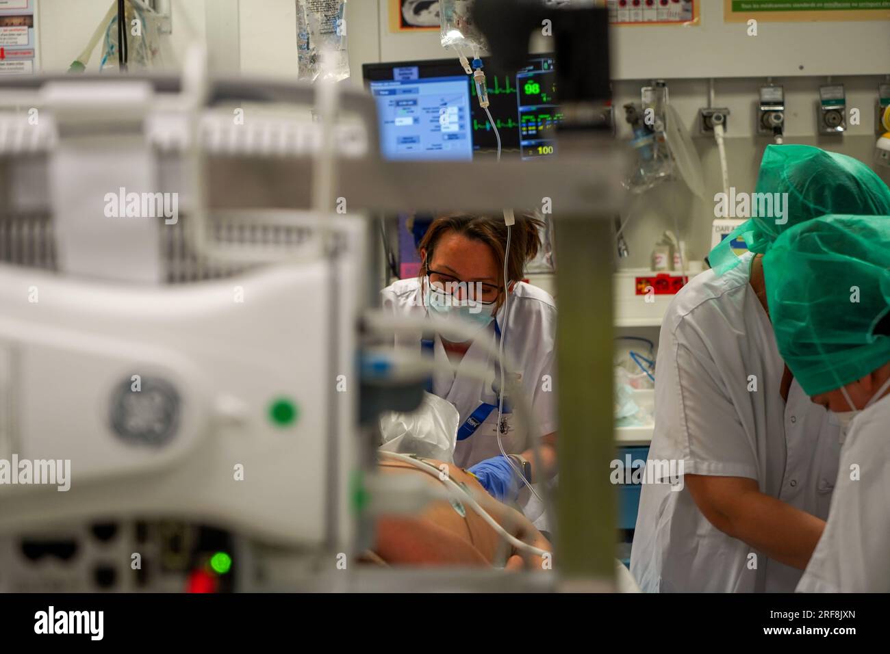 Le service d’urgence SMUR intervient dans toute la région 24 heures sur 24, 7 jours sur 7. Banque D'Images