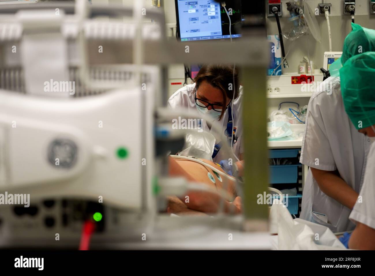 Le service d’urgence SMUR intervient dans toute la région 24 heures sur 24, 7 jours sur 7. Banque D'Images