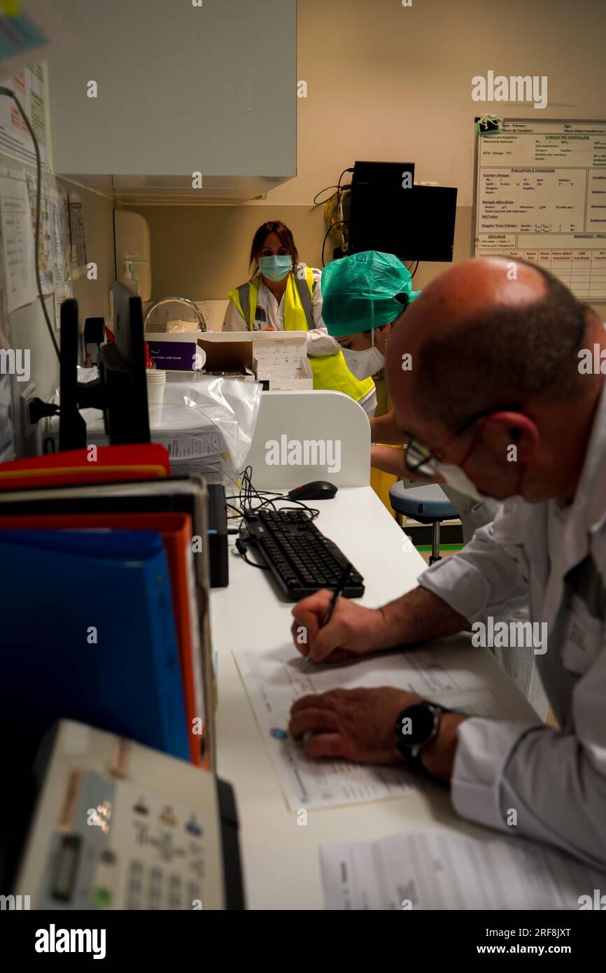 Le service d’urgence SMUR intervient dans toute la région 24 heures sur 24, 7 jours sur 7. Banque D'Images