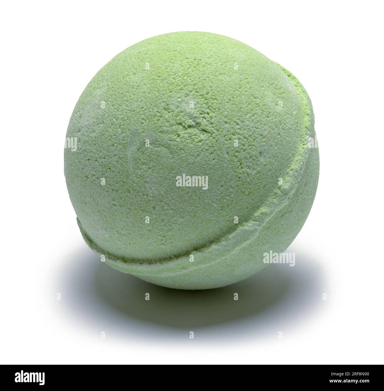 Bombe de bain de savon vert découpé sur blanc. Banque D'Images