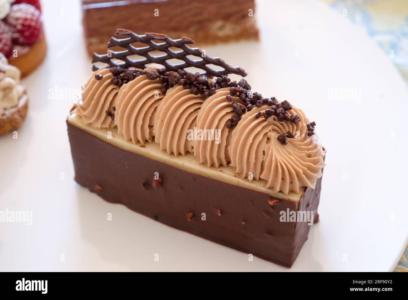 Gâteau à la crème de café individuel, pâtisserie française Photo Stock ...