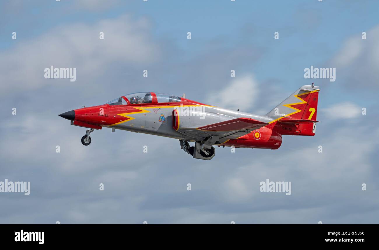 Exposition de l'armée de l'air espagnole TEM la Patrulla Águila au Royal International Air Tattoo 2023 Banque D'Images