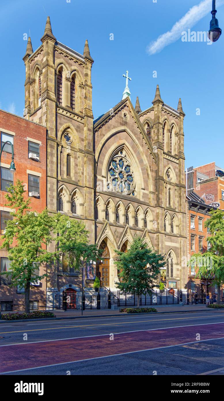 Notre-Dame de Guadalupe à St. Bernard, une église catholique de style gothique construite en 1875 pour servir les immigrants irlandais, dessert maintenant une paroisse hispanophone. Banque D'Images