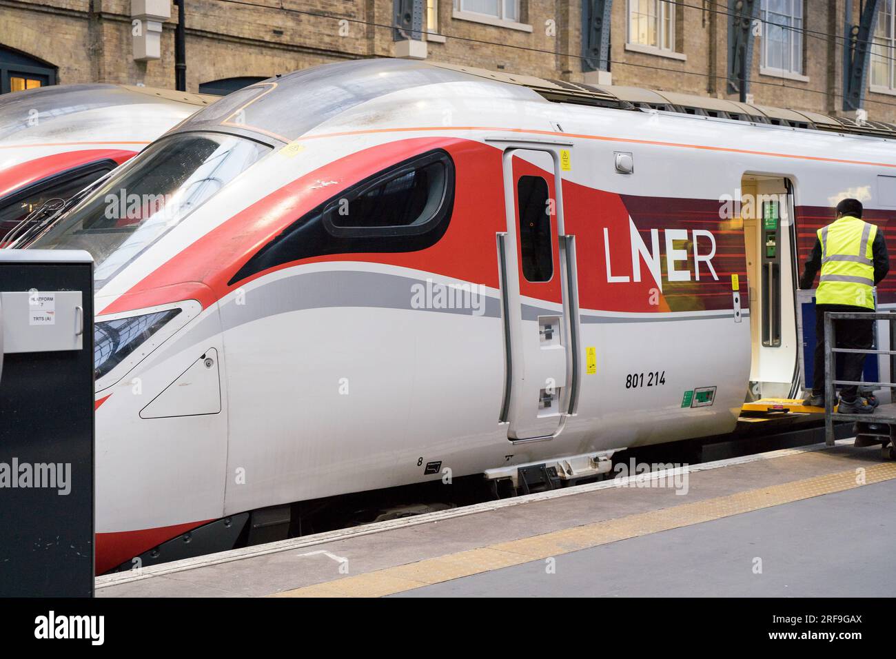 Londres Kings Cross, Royaume-Uni. 1 août 2023. LNER , London North Eastern Railway , sont en cours d'horaire normal à destination/en provenance du terminal de Londres Kings Cross lorsque les membres du syndicat ASLEF prennent des mesures avant la grève du lundi 31 juillet au samedi 5 août 2023 , crédit : glosszoom/Alamy Live News Banque D'Images