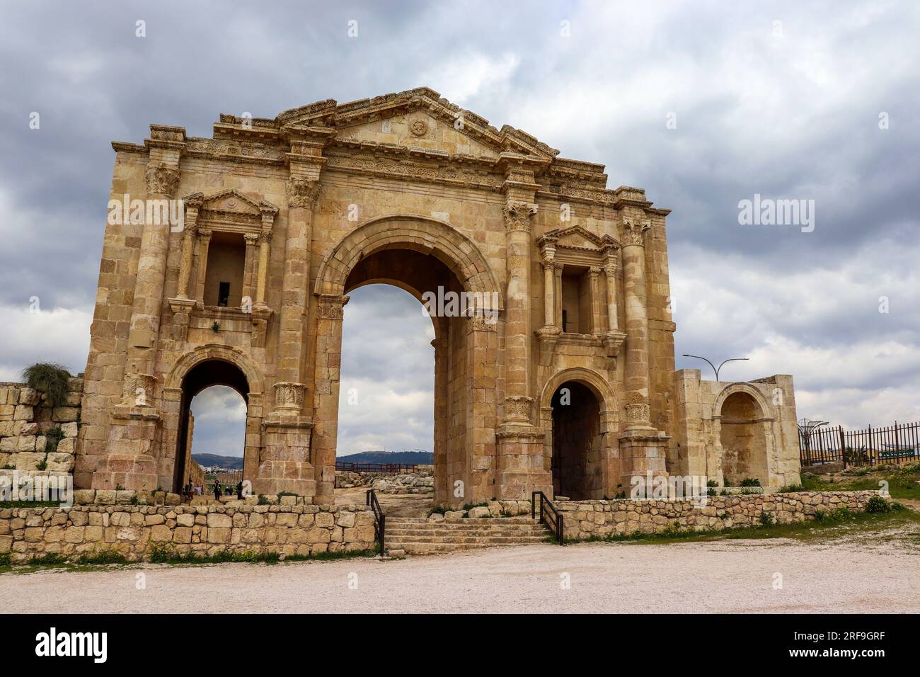 Jerash, Jordanie : Tourisme au Moyen-Orient - Arc d'Hadrien dans la ville historique de Jerash (ville grecque romaine) Banque D'Images