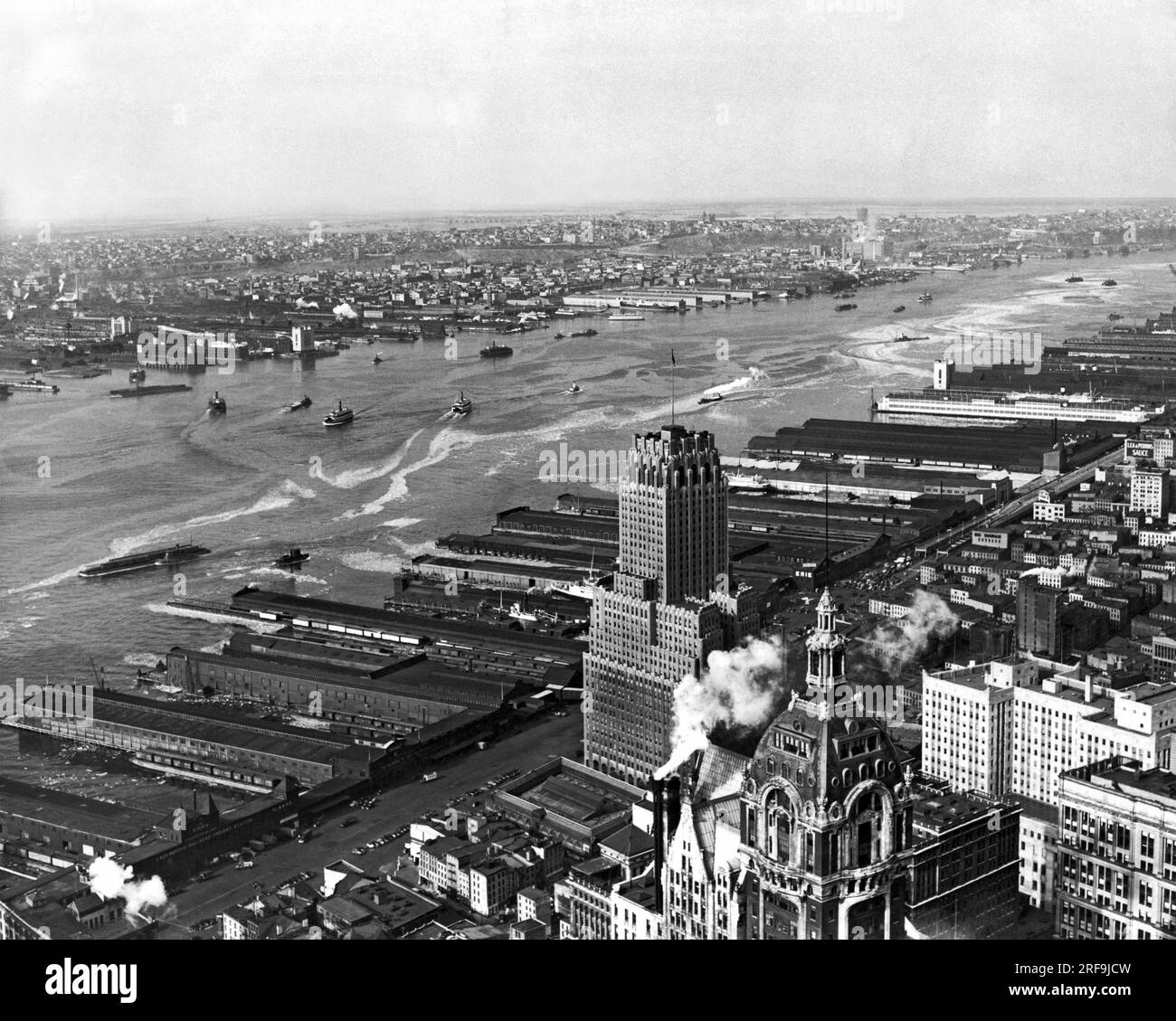 New York, New York 7 février 1940 vue surplombant la rivière Hudson partiellement gelée au New Jersey depuis Manhattan. Banque D'Images