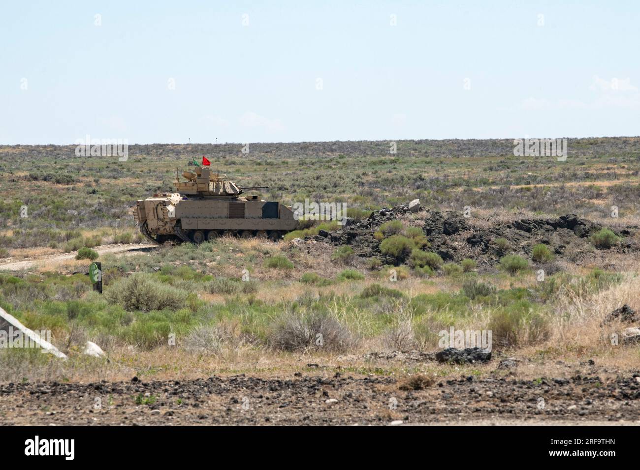 Le major général Michael Stencel, adjudant général, Oregon, prend le temps de rendre visite aux soldats de l'équipe de combat de la 3-116th Cavalry Brigade de la Garde nationale de l'Oregon lors de leur entraînement annuel au Orchard combat Training Center près de Boise, Idaho, le 21 juillet 2023. Au cours de sa visite à la CCTO, Stencel a rencontré des soldats et d'autres membres de la direction pendant qu'ils effectuaient leur formation de deux semaines. (Photo de la Garde nationale par John Hughel, des Affaires publiques du département militaire de l'Oregon) Banque D'Images