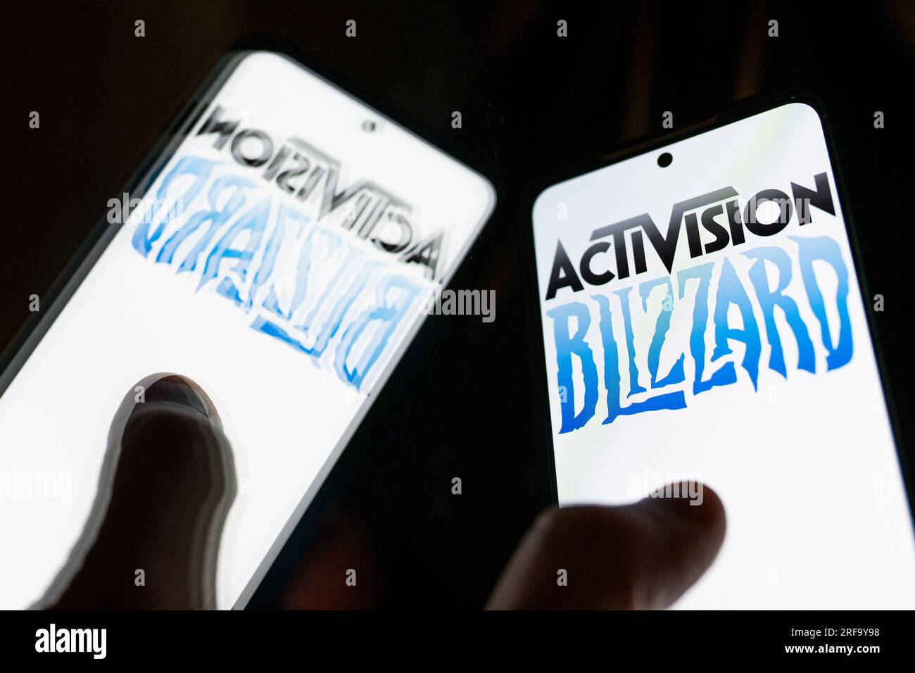 Pologne. 01 août 2023. Dans cette illustration photo, le logo Activision Blizzard est affiché sur un smartphone. Crédit : SOPA Images Limited/Alamy Live News Banque D'Images