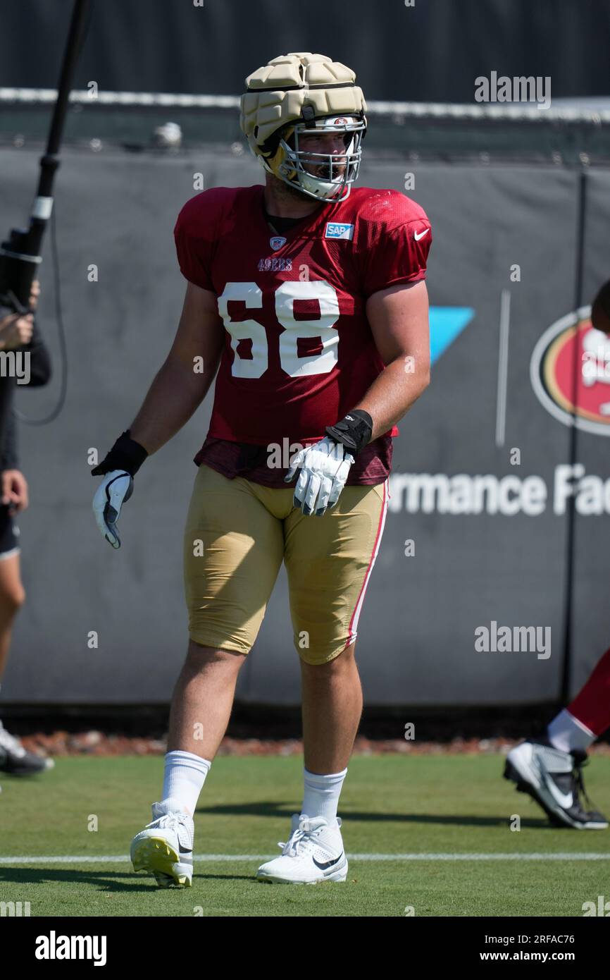 San Francisco 49ers offensive tackle Colton McKivitz (68) takes part in drills during the NFL team's football training camp in Santa Clara, Calif., Tuesday, Aug. 1, 2023. (AP Photo/Jeff Chiu) Banque D'Images