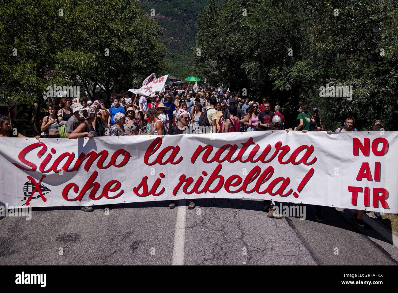 Départ de la procession de protestation au Festival Alta Felicità de Venaus, Italie. Banque D'Images