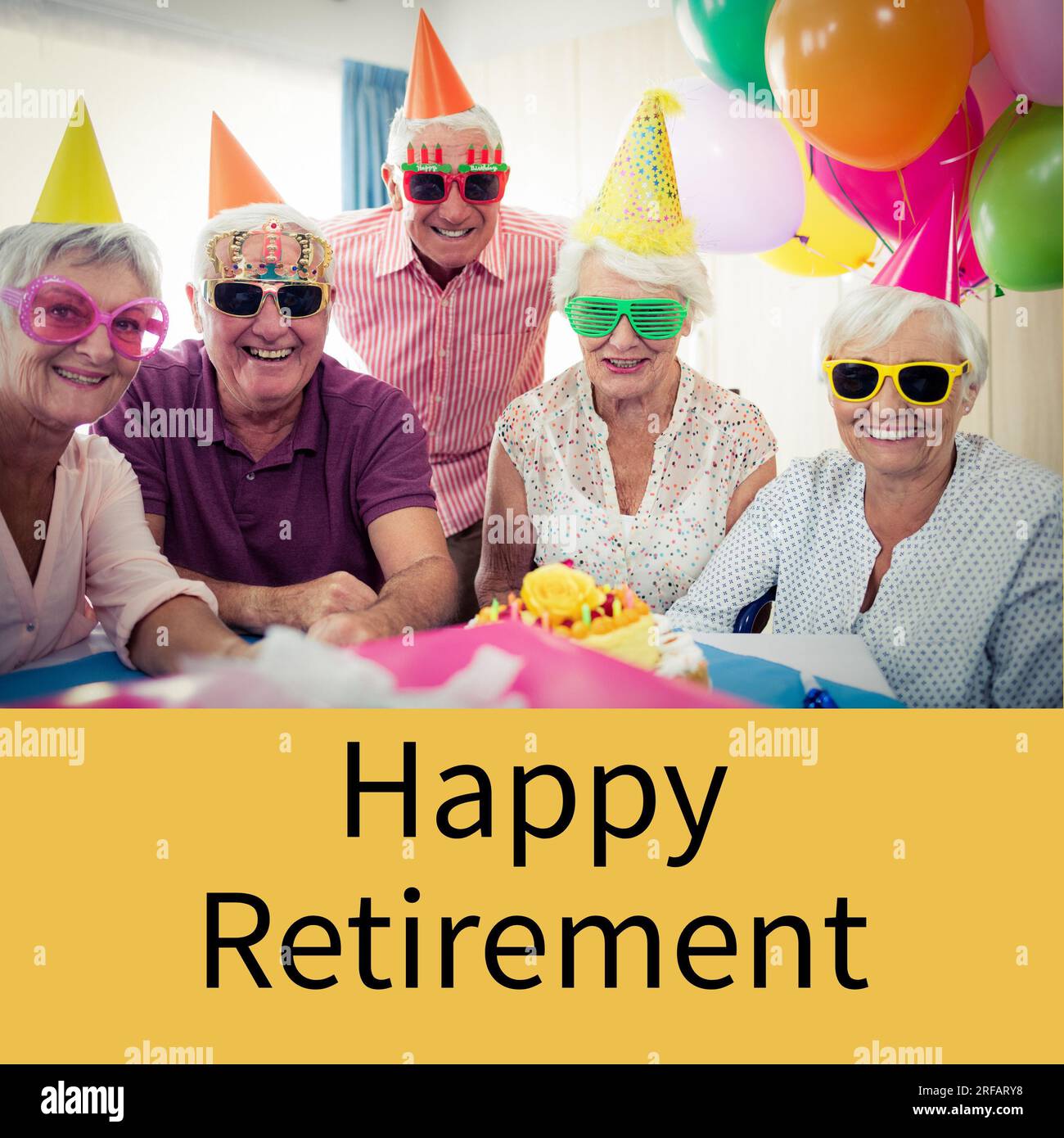 Composition d'un texte de retraite heureuse sur des personnes caucasiennes âgées dans des chapeaux de partie Banque D'Images