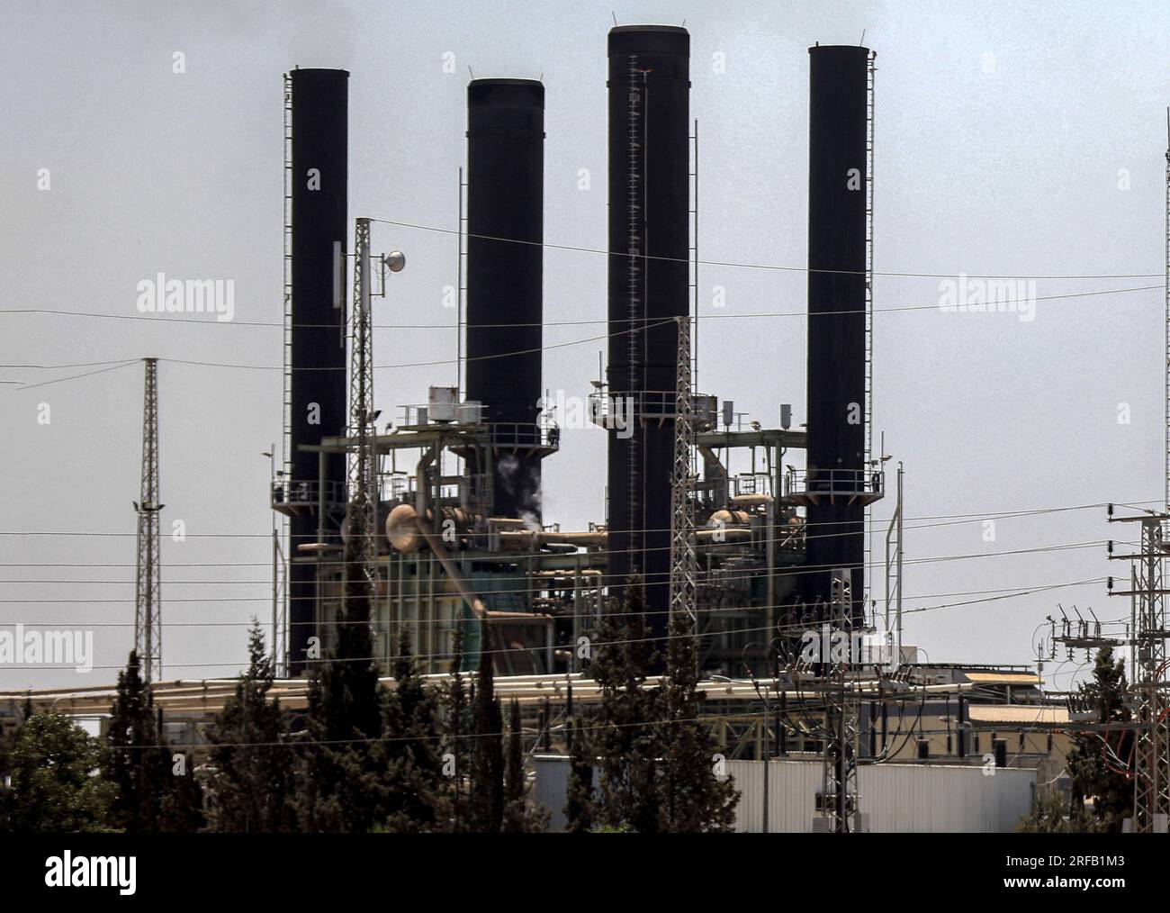 Gaza, Palestine. 02 août 2023. Vue d'ensemble de la seule centrale électrique dans le centre de la bande de Gaza, il a été annoncé que le quatrième générateur de la centrale électrique commencera à fonctionner jusqu'en septembre prochain avec une subvention du Qatar, comme la crise de l'électricité se poursuit à la lumière des températures élevées et est le taux le plus élevé cette année. Crédit : SOPA Images Limited/Alamy Live News Banque D'Images