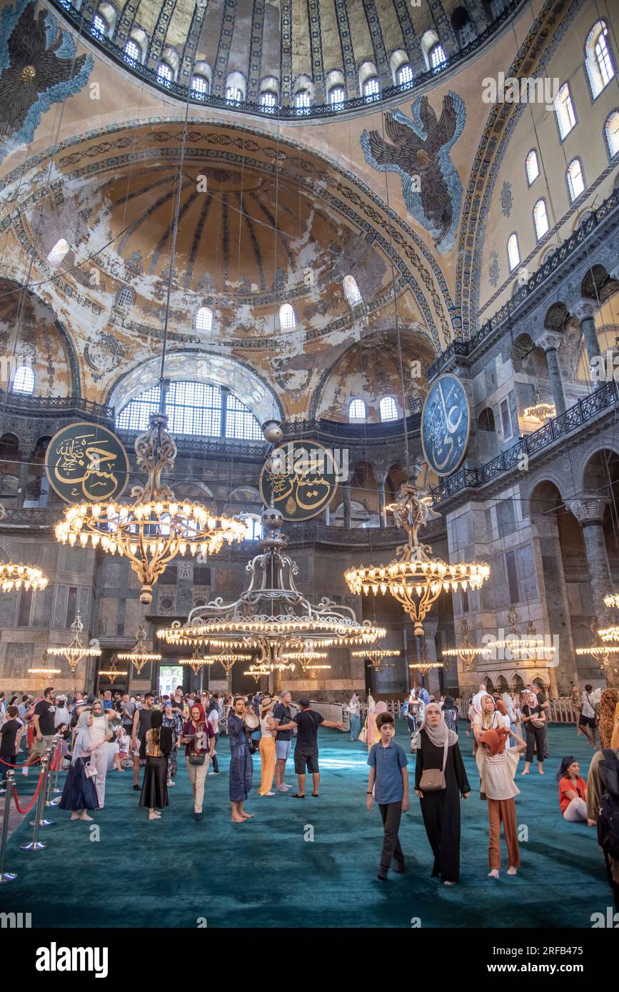 Vue intérieure de la mosquée Sainte-Sophie à Istanbul, Turquie. Banque D'Images