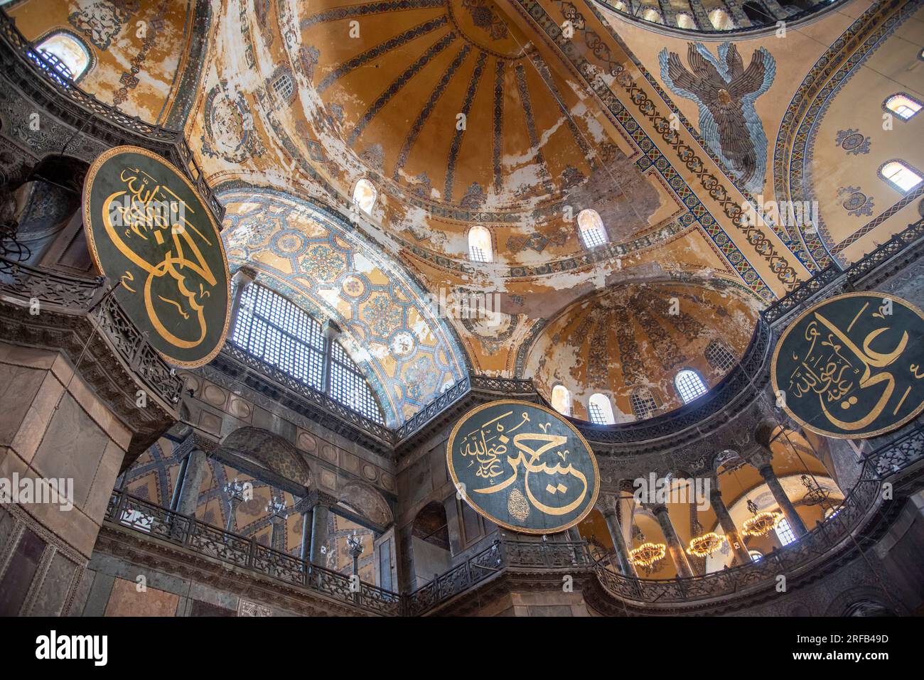 Vue intérieure de la mosquée Sainte-Sophie à Istanbul, Turquie. Banque D'Images
