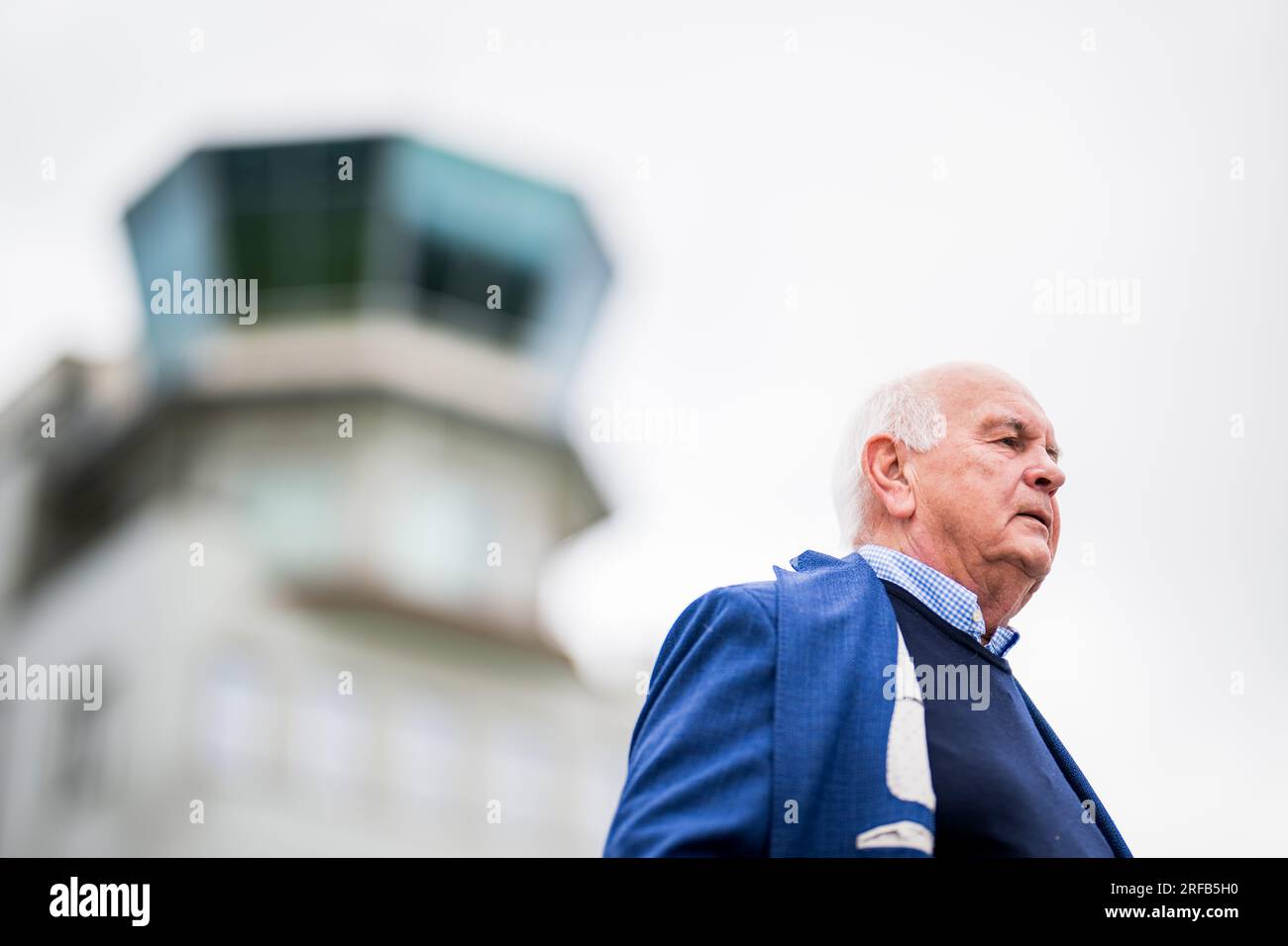 Zilina, Slovaquie. 02 août 2023. Le président de Gand Ivan de Witte photographié lors du départ de l'équipe belge de football KAA Gent le mercredi 02 août 2023, à l'aéroport de Zilina, en Slovaquie. L'équipe se prépare pour le match de demain contre le club slovaque Zilina, le deuxième tour de qualification des quarts de finale de la compétition UEFA Europa Conference League. BELGA PHOTO JASPER JACOBS crédit : Belga News Agency/Alamy Live News Banque D'Images