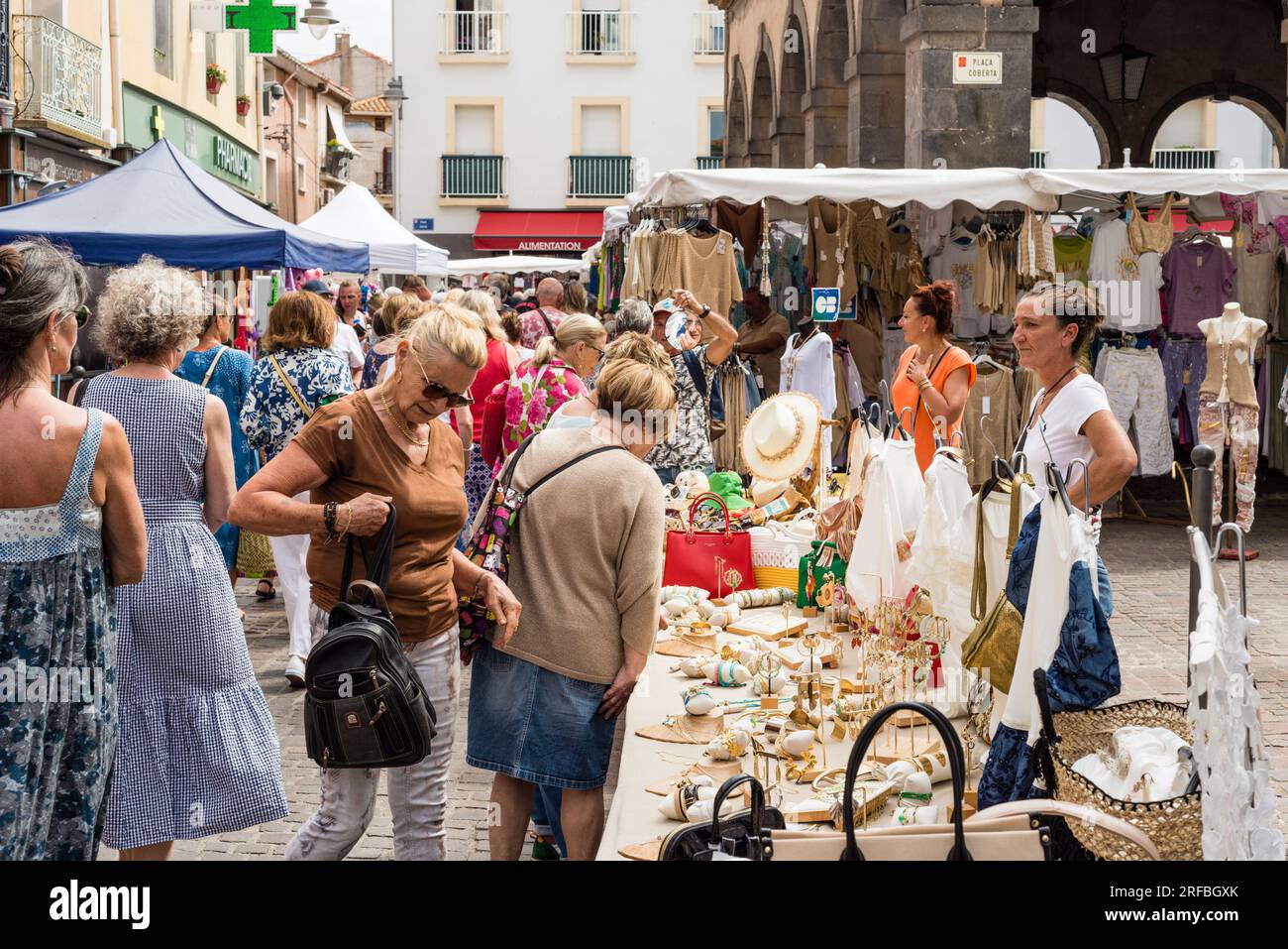 Marché de rue, Marseillan, Hérault, Occitanie, France Banque D'Images