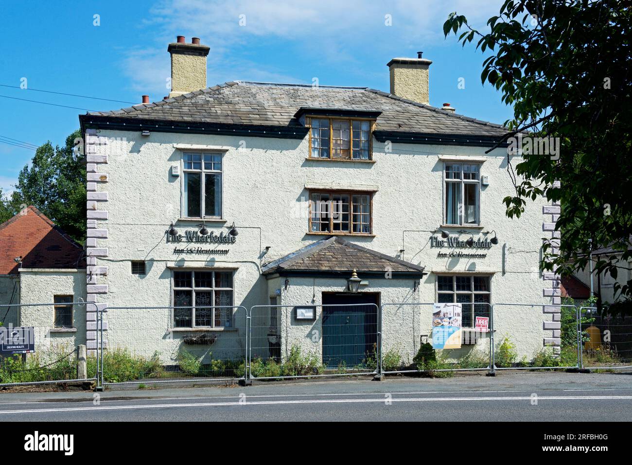 Le pub Wharfedale, à Arthington, maintenant fermé et clôturé, West Yorkshire, Angleterre Royaume-Uni Banque D'Images