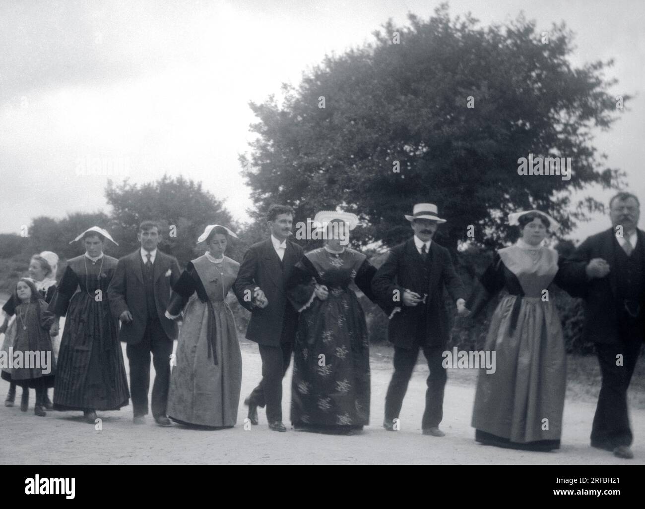 Danse traditionnelle bretonne. Bretagne (France), photographie 1919-1920. Banque D'Images