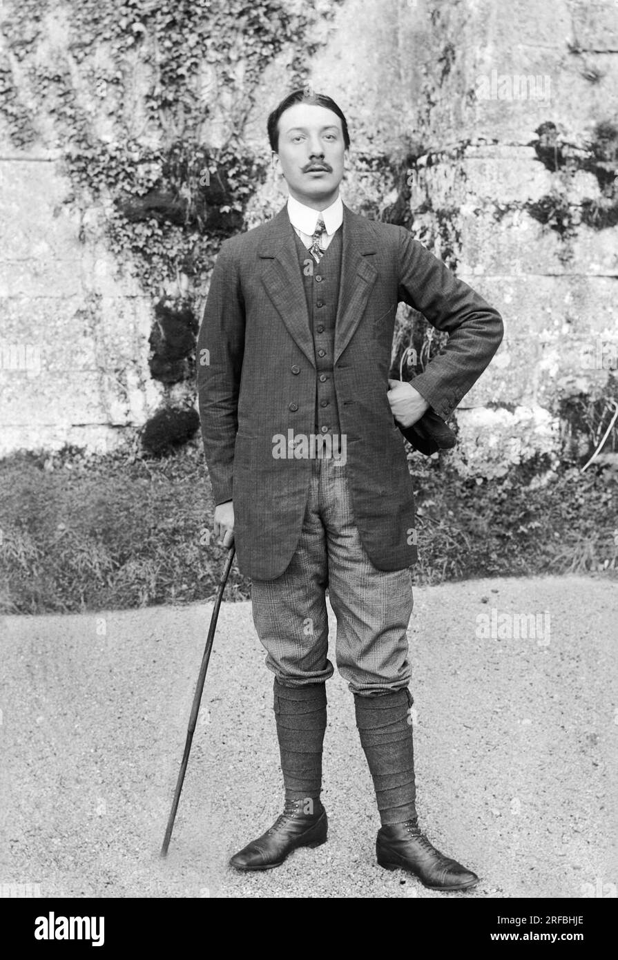 Portrait d'un homme de la bourgeoisie, dans les environs de Chaumont en haute Marne. Photographie vers 1886 de Paul Emile Theodore Ducos (1849-1913). Banque D'Images