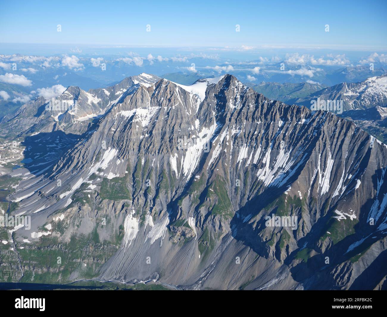 VUE AÉRIENNE. Côté sud du mont Grande casse (altitude : 3855m), il s'agit du plus haut sommet du massif de la Vanoise. Auvergne-Rhône-Alpes, France. Banque D'Images