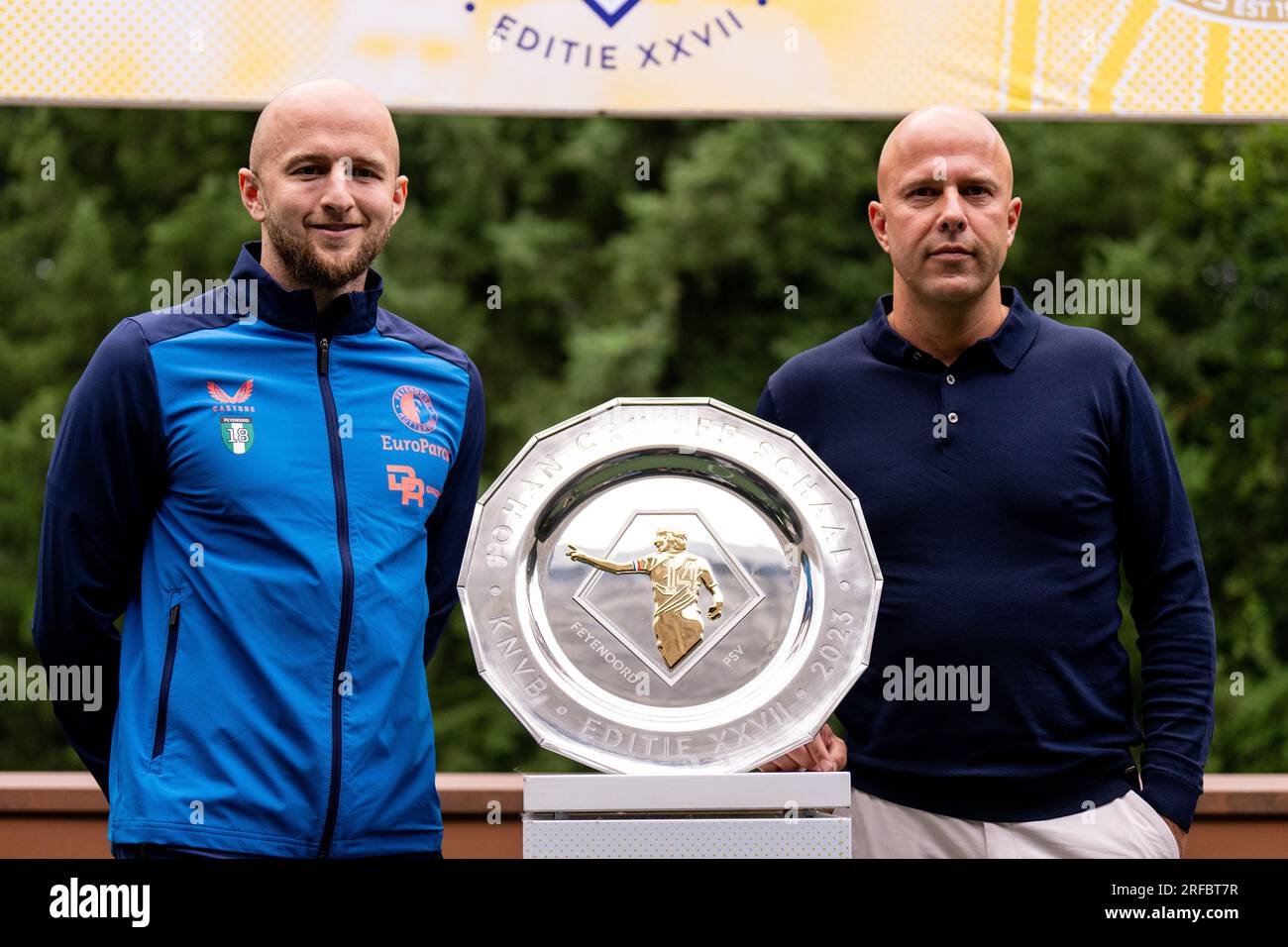 Zeist, pays-Bas. 02 août 2023. Zeist - Gernot Trauner de Feyenoord, entraîneur de Feyenoord Arne Slot avant la conférence de presse entre Feyenoord et PSV pour le Johan Cruijff Schaal XXVII sur le campus KNVB le 2 août 2023 à Zeist, aux pays-Bas. Crédit : photos boîte à boîte/Alamy Live News Banque D'Images