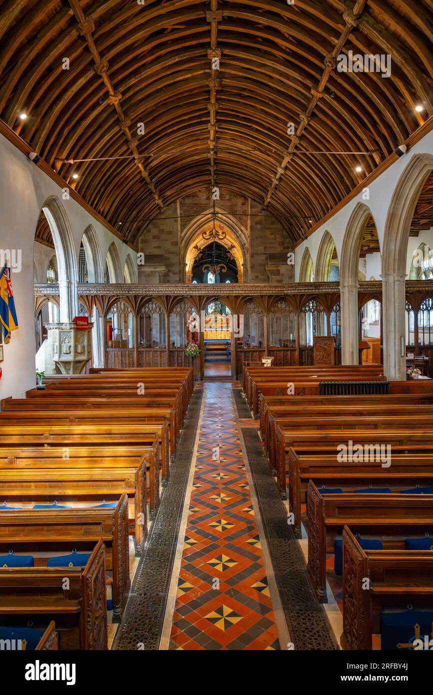 L'intérieur de l'église St Georges Dunster Somerset. Avec l'écran Rood Banque D'Images
