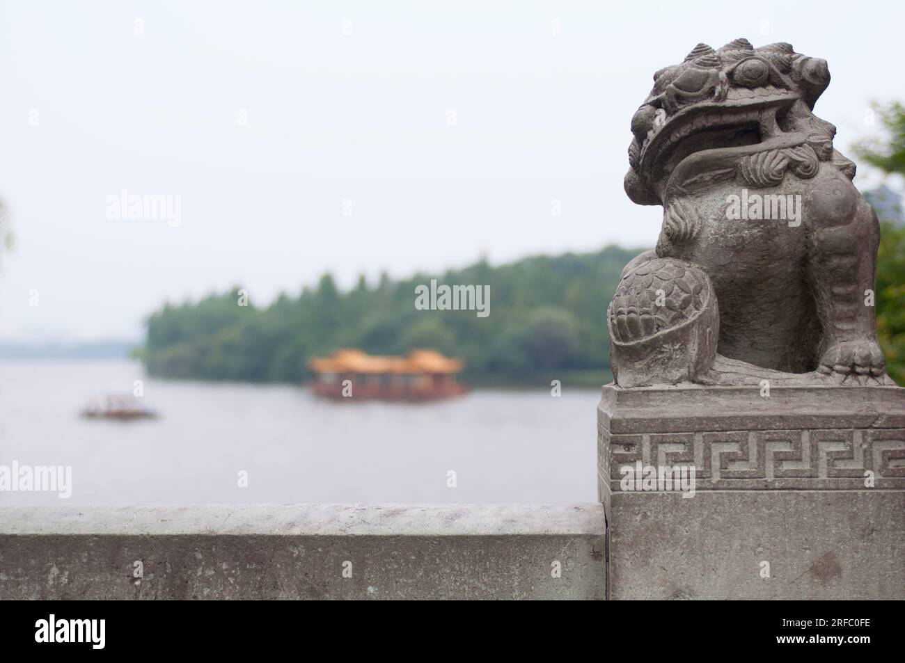 Lion de pierre sur le pont à Hangzhou Banque D'Images