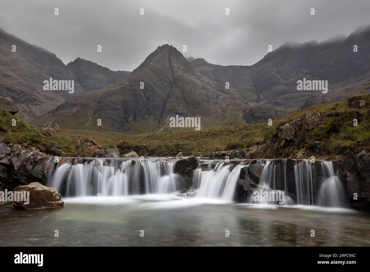 Chute d'eau à la « Fairy pools » Glen Brittle, île de Skye, Écosse Banque D'Images