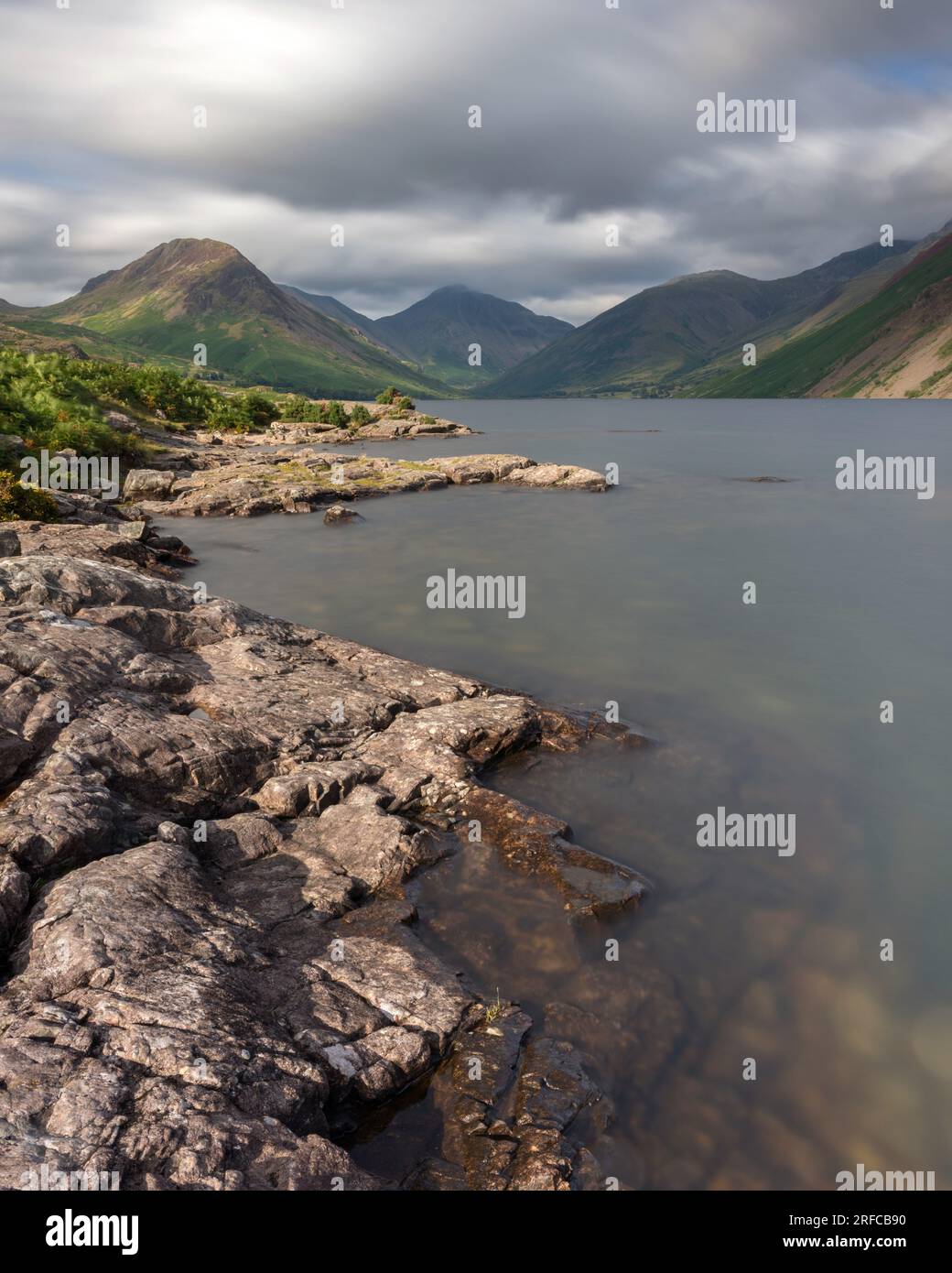 Rive du lac Wastwater, Lake District, Royaume-Uni Banque D'Images