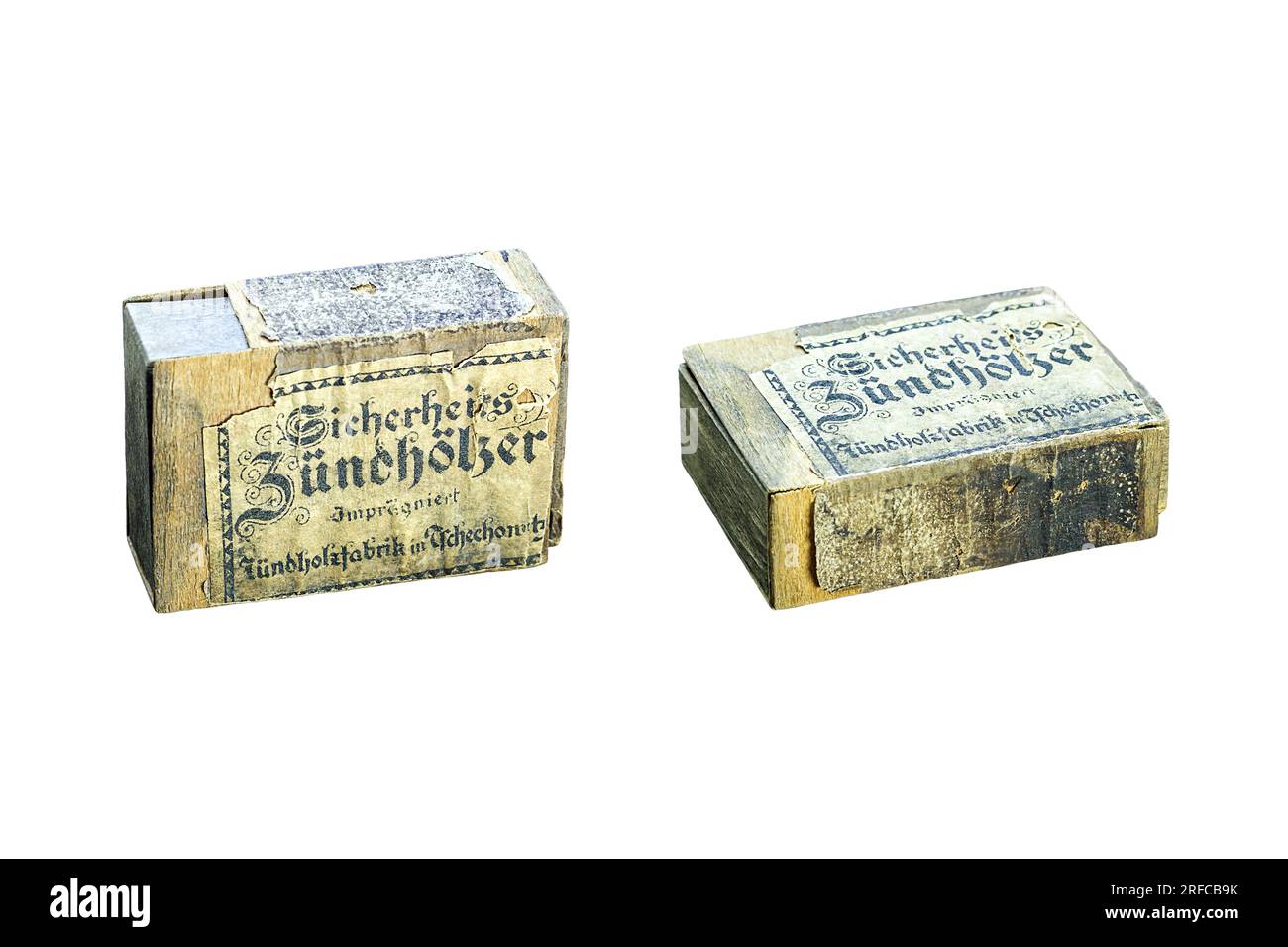 Vieille boîte d'allumettes allemande, circa 1942, Tchéchowice, Pologne. Isolé sur fond blanc. « Sicherheits Zündhölzer imprägniert Zündholzfabrik in Tschechowitz » Banque D'Images