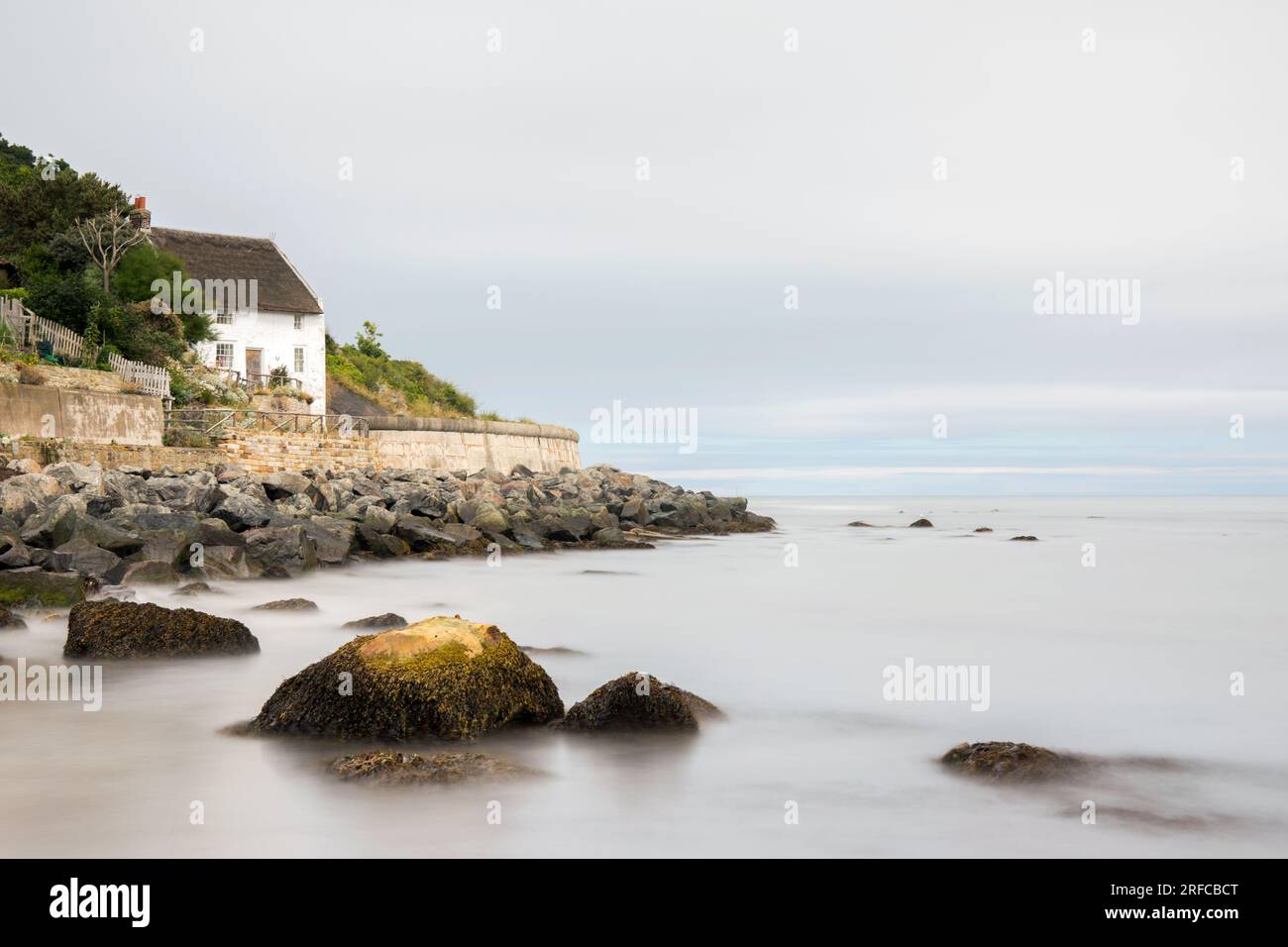 Cottage à la fin de Runswick Bay, North Yorkshire Coast, Royaume-Uni Banque D'Images