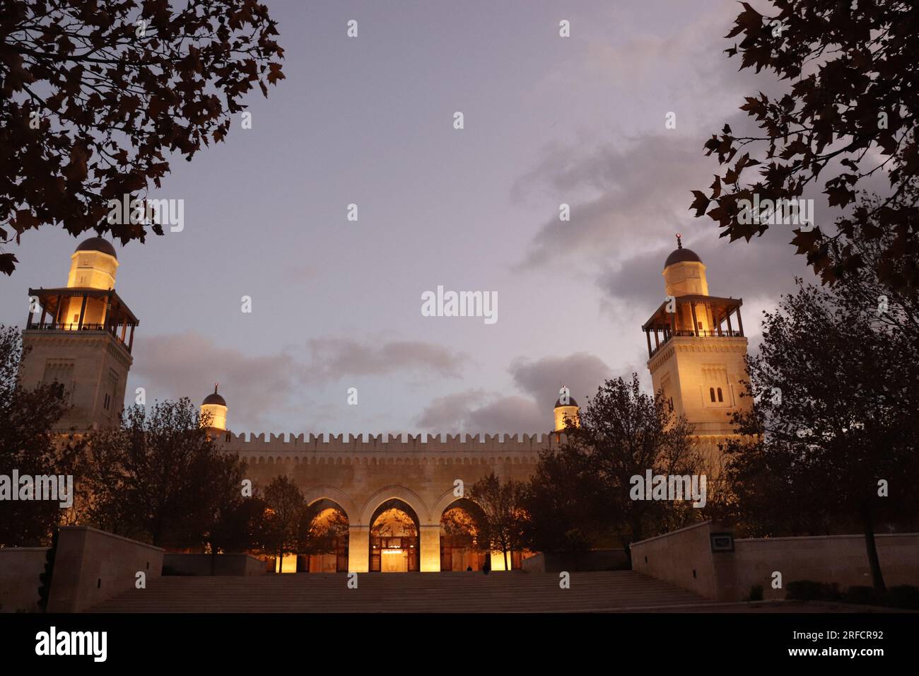 Amman, Jordanie : la plus belle mosquée (Mosquée du Roi Hussein Bin Talal) en automne Banque D'Images