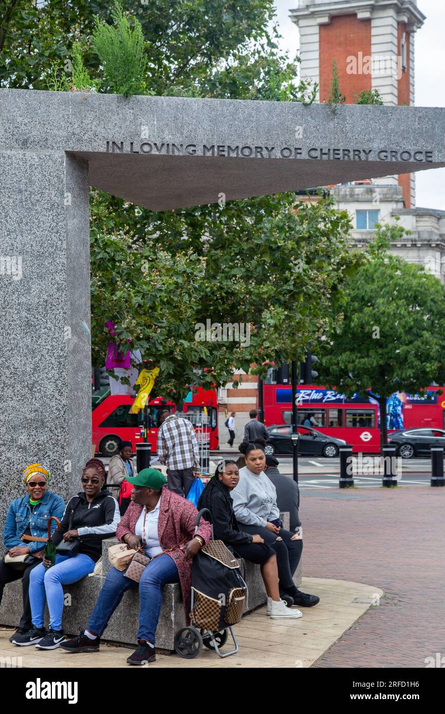 Brixton, Royaume-Uni. 01 août 2023. Les gens se rassemblent à l'extérieur des Archives culturelles noires pendant la journée de l'émancipation. La Journée de l'émancipation marque l'anniversaire de la Loi de 1833 sur l'abolition de l'esclavage. (Photo de Thabo Jaiyesimi/SOPA Images/Sipa USA) crédit : SIPA USA/Alamy Live News Banque D'Images