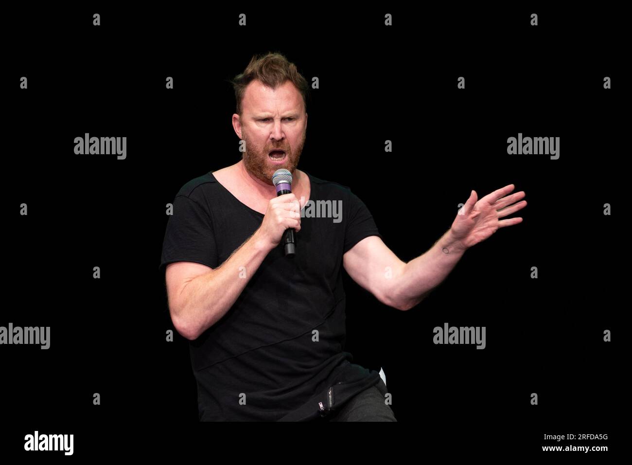 Édimbourg, Écosse, Royaume-Uni. 2 août 2023. Le lancement du gala de l'Assemblée présente les meilleures productions à jouer sur les sites de l'Assemblée pendant l'Edinburgh Fringe 2023. Photo ; animateur Jason Byrne Iain Masterton/Alamy Live News Banque D'Images