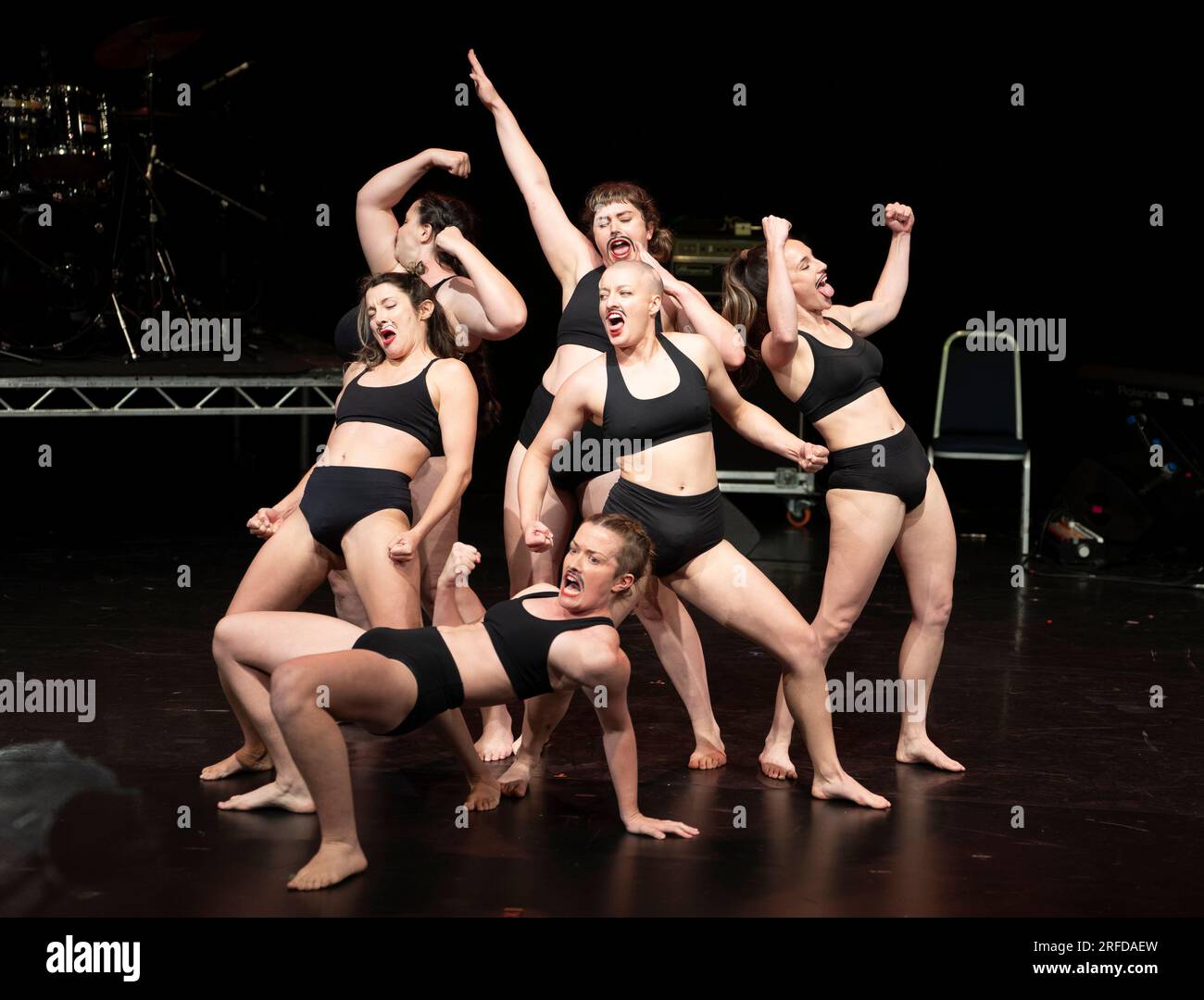 Édimbourg, Écosse, Royaume-Uni. 2 août 2023. Le lancement du gala de l'Assemblée présente les meilleures productions à jouer sur les sites de l'Assemblée pendant l'Edinburgh Fringe 2023. Pic ; acrobates de YUCK Circus. Iain Masterton/Alamy Live News Banque D'Images