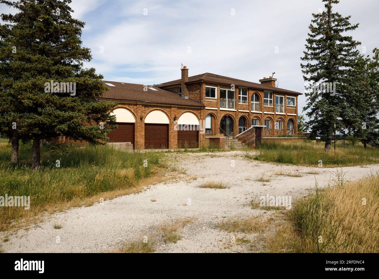 Une grande maison unifamiliale individuelle ou un manoir. Banque D'Images