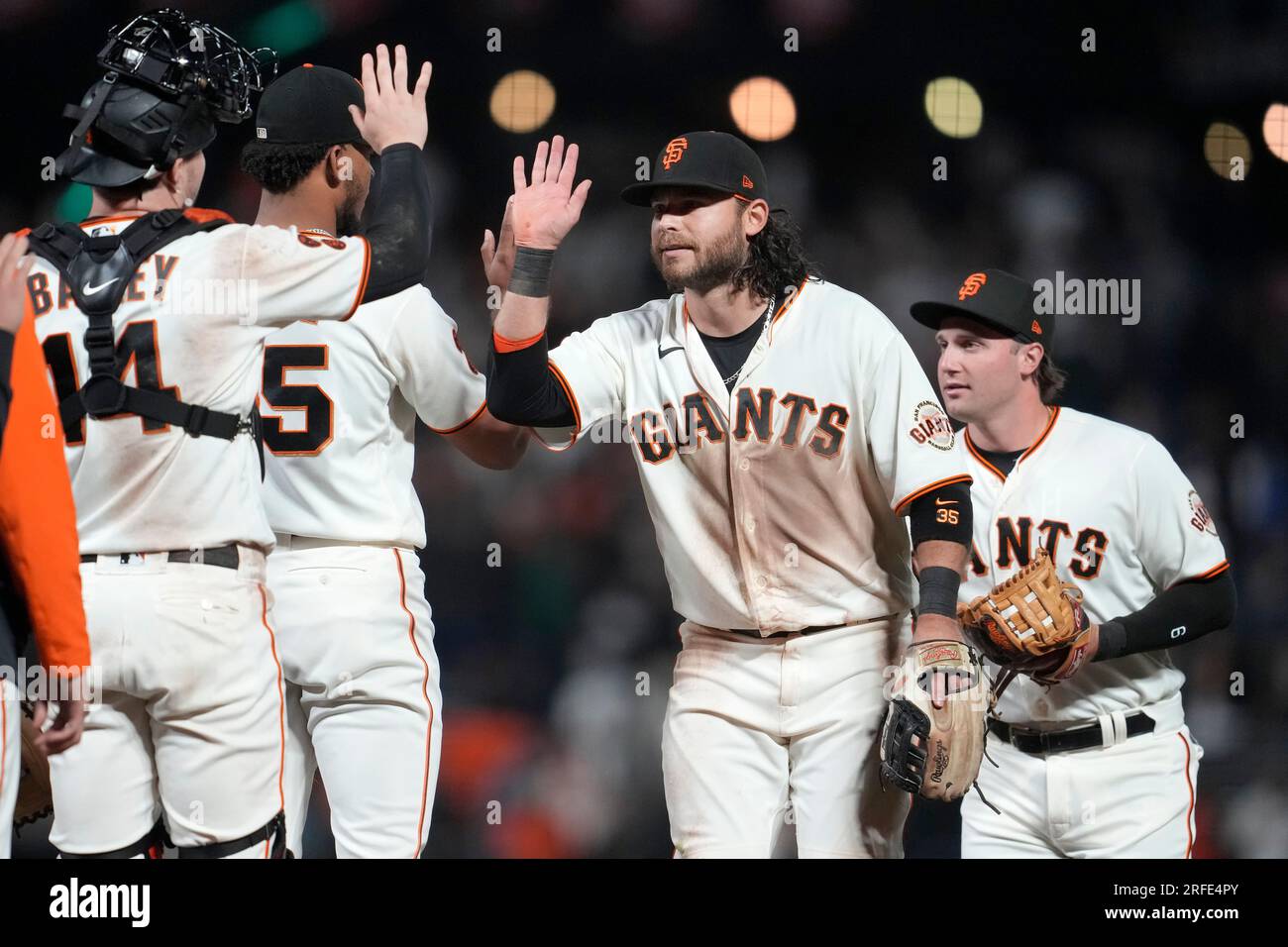 San Francisco Giants' Patrick Bailey, Camilo Doval, Brandon Crawford and Casey Schmitt, from left, celebrate after the Giants defeated the Arizona Diamondbacks in a baseball game in San Francisco, Wednesday, Aug. 2, 2023. (AP Photo/Jeff Chiu) Banque D'Images