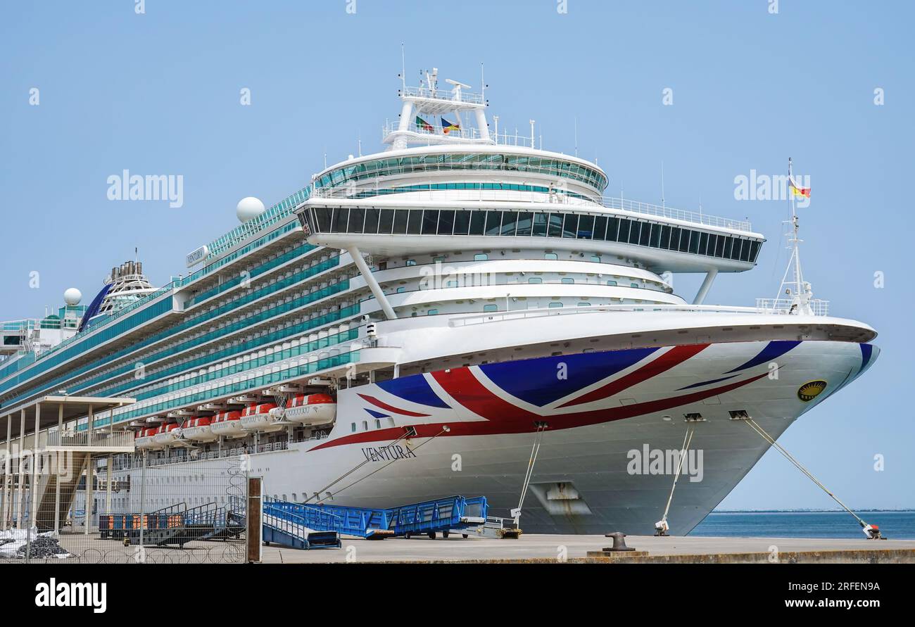 Navire de croisière MV Ventura à Lisbonne, Portugal. Le MV Ventura est un navire de croisière de grande classe, exploité par P&O Cruises. Banque D'Images