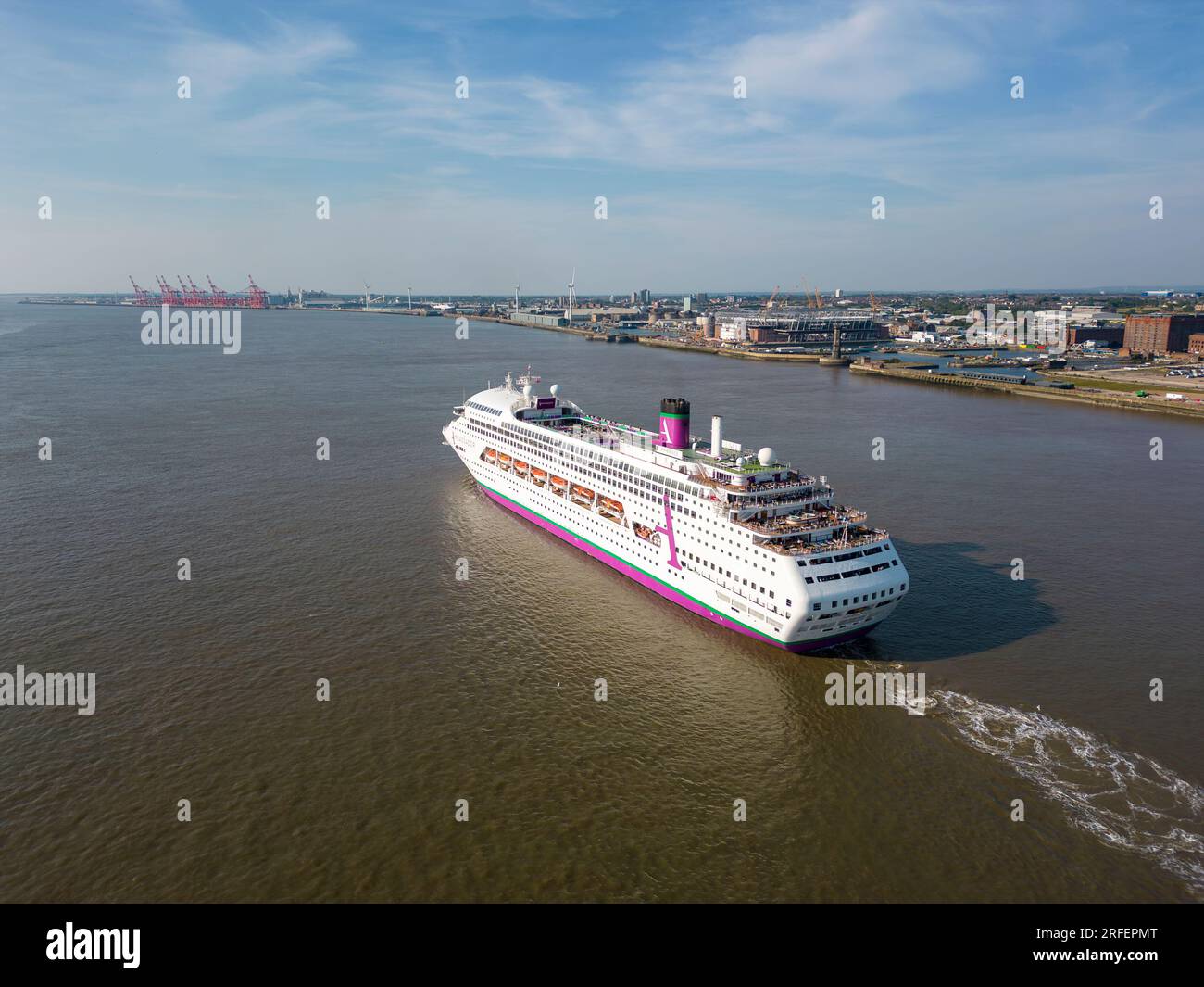 Le bateau de croisière Ambience navigue sur la rivière Mersey, Liverpool, Angleterre Banque D'Images