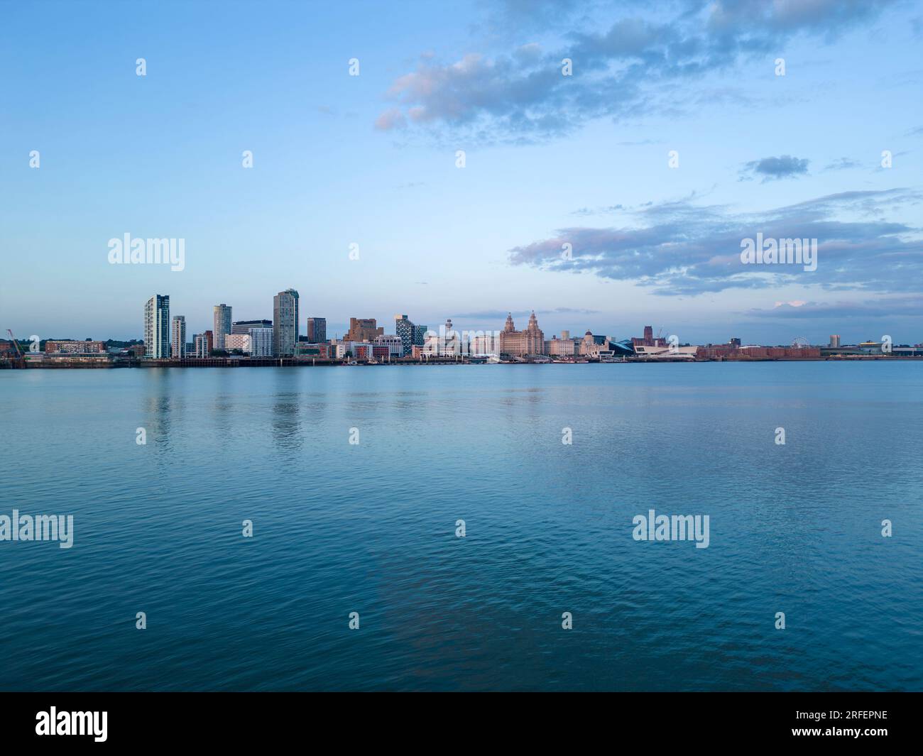 Horizon du front de mer de Liverpool, River Mersey, Merseyside, Angleterre Banque D'Images