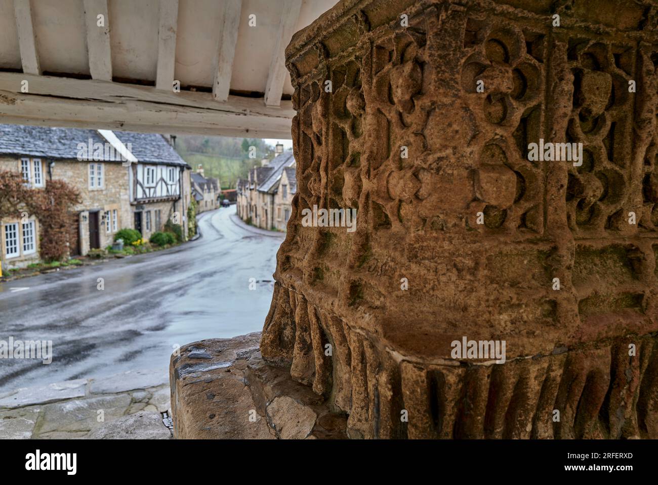 La Croix du marché, Castle Combe, Wiltshire. Banque D'Images