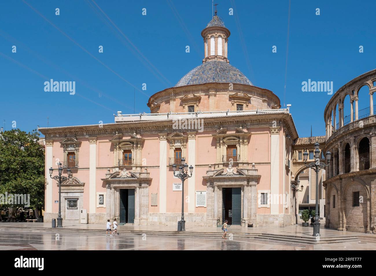 Espagne, Valence, vieille ville, Plaza de la Virgen avec la fontaine Turia, la cathédrale St Marie de Valence et la Vraie basilique de Nuestra Senora de Los Desamparados Banque D'Images