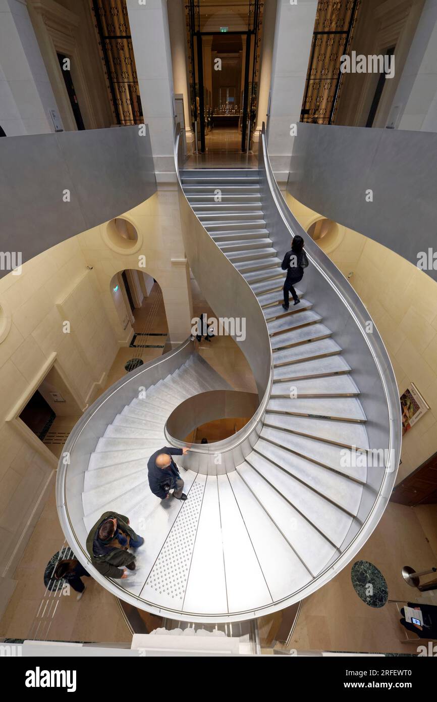 France, Paris, Bibliothèque nationale de France, site Richelieu, escalier  tournant de la grande salle Photo Stock - Alamy